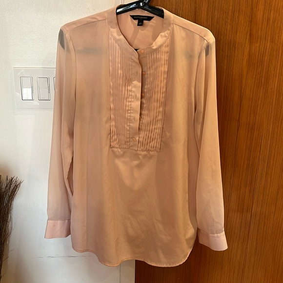 Banana Republic Factory Tops - 🤍🤍 Banana republic shirt